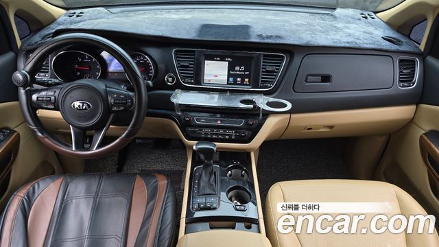 Kia Carnival — interior