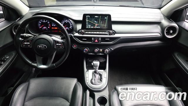 Kia K3 — interior