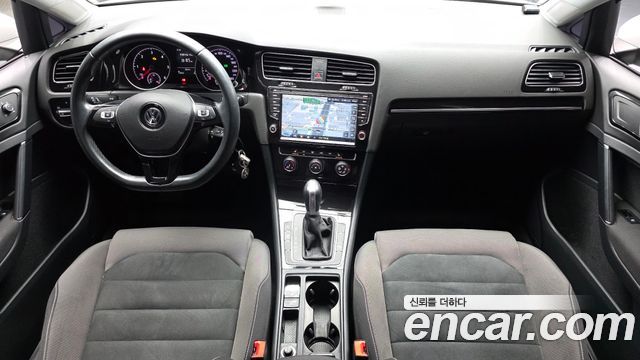 Volkswagen Golf — interior