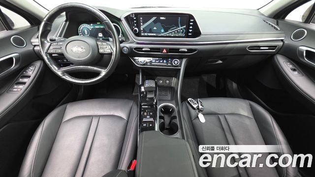 Hyundai Sonata — interior