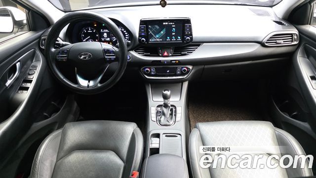 Hyundai i30 — interior
