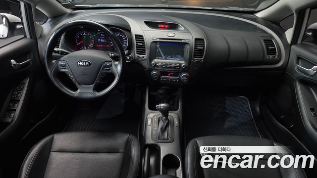 Kia K3 — interior