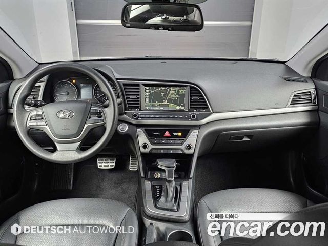 Hyundai Avante — interior