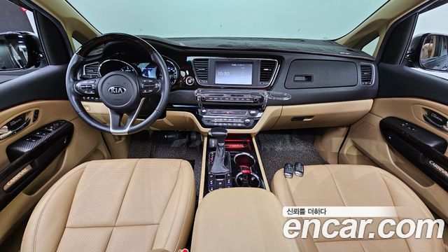 Kia Carnival — interior