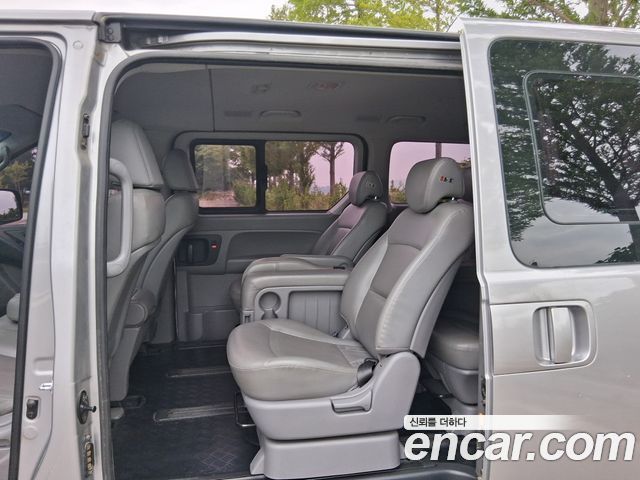 Hyundai Starex — interior