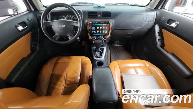 Hummer H3 — interior