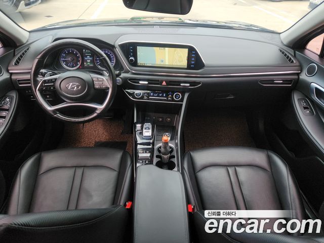 Hyundai Sonata — interior