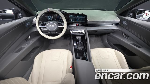 Hyundai Avante — interior