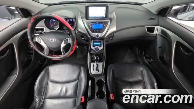 Hyundai Avante — interior