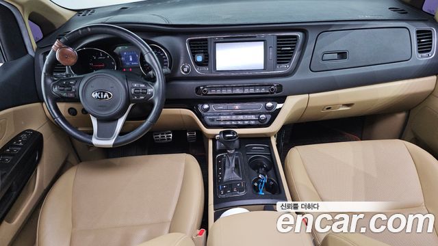 Kia Carnival — interior