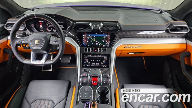 Lamborghini Urus — interior