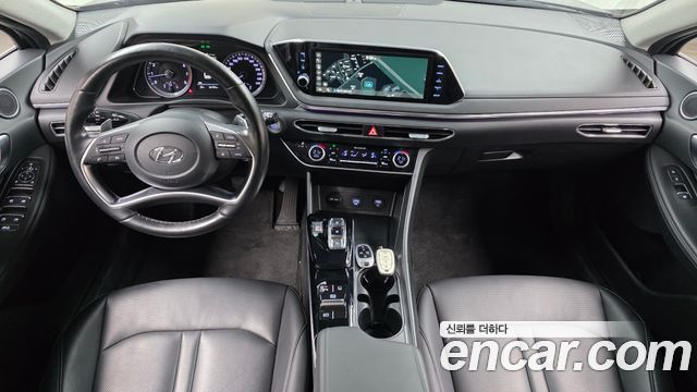 Hyundai Sonata — interior