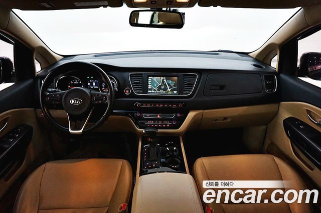Kia Carnival — interior