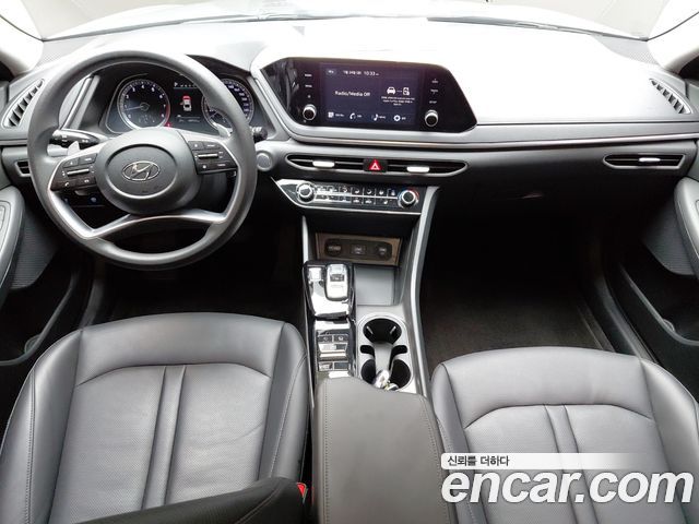 Hyundai Sonata — interior