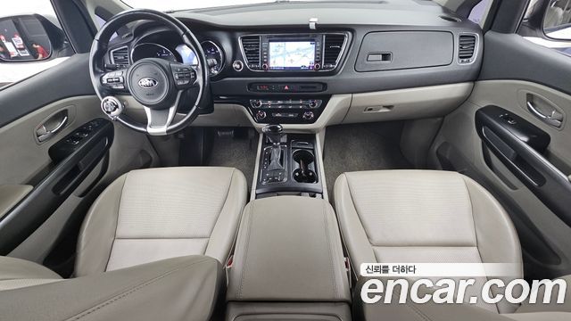 Kia Carnival — interior