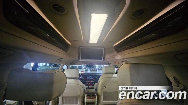 Kia Carnival — interior