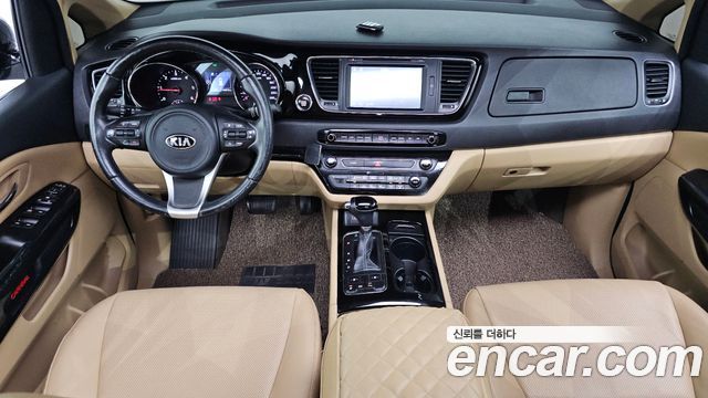 Kia Carnival — interior