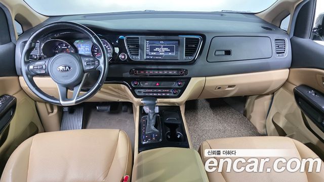 Kia Carnival — interior
