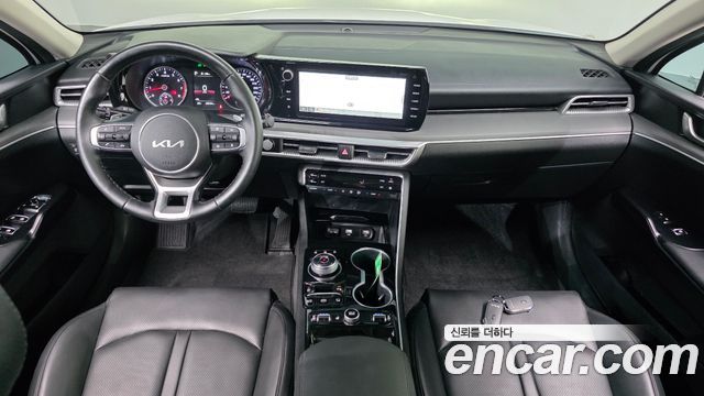Kia K5 — interior