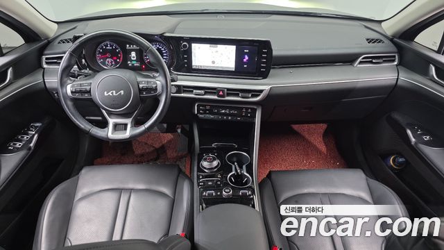 Kia K5 — interior