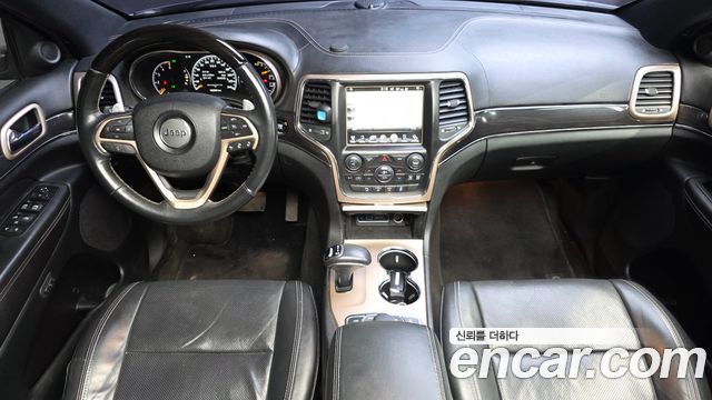 Jeep Cherokee — interior