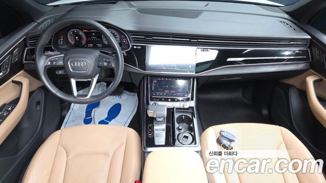 Audi Q7 — interior