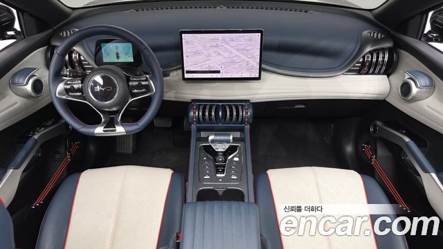 BYD Atto 3 — interior