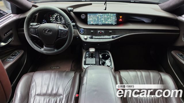 Lexus LS — interior