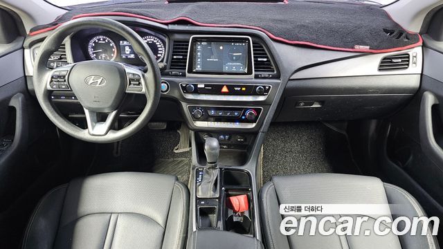 Hyundai Sonata — interior