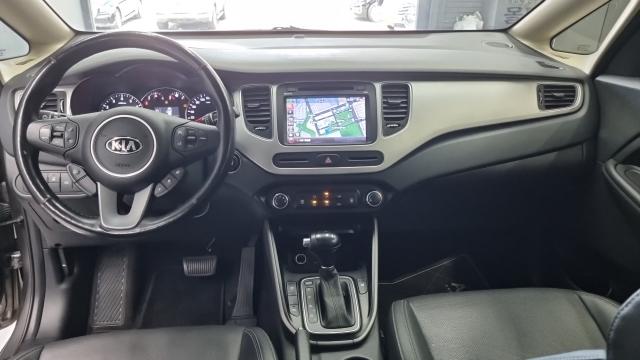 Kia Carens — interior