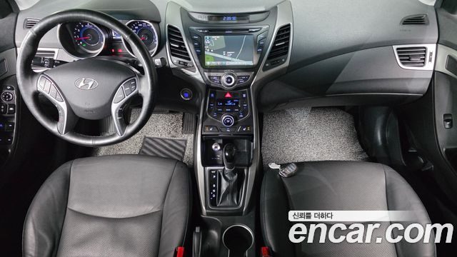 Hyundai Avante — interior