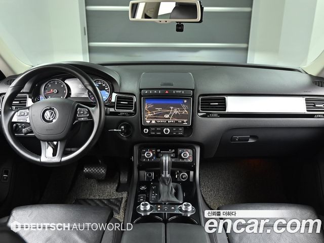 Volkswagen Touareg — interior