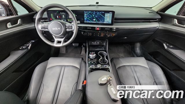 Kia K5 — interior