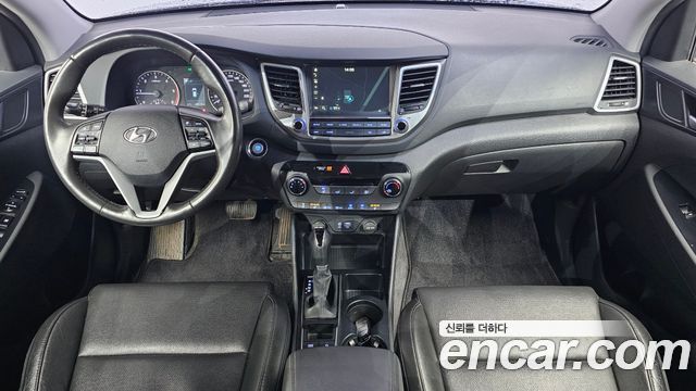 Hyundai Tucson — interior