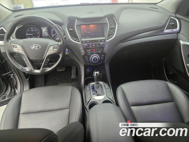 Hyundai Santa Fe — interior