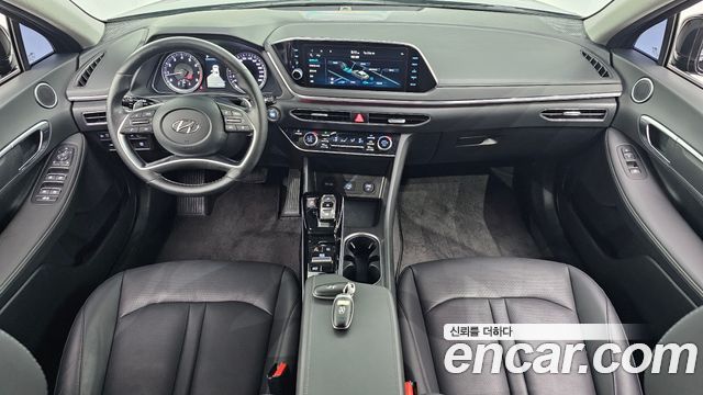 Hyundai Sonata — interior