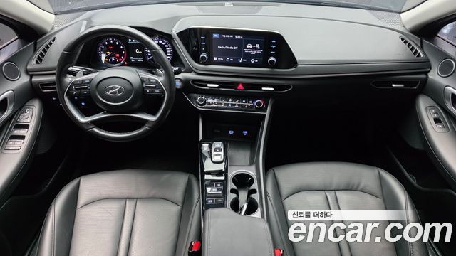 Hyundai Sonata — interior