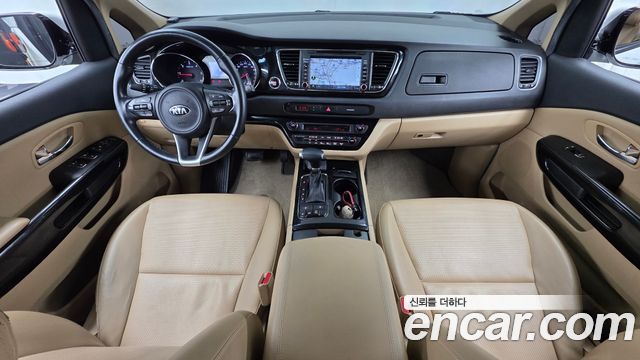 Kia Carnival — interior