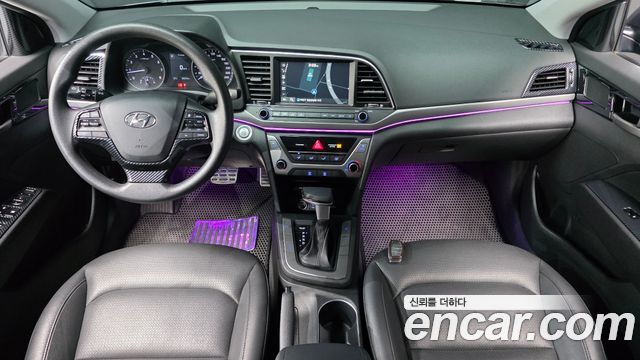 Hyundai Avante — interior