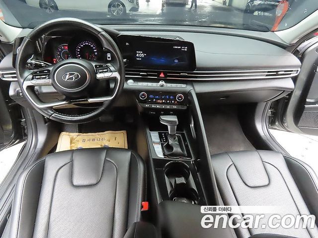Hyundai Avante — interior