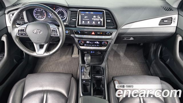 Hyundai Sonata — interior