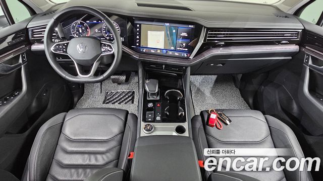 Volkswagen Touareg — interior