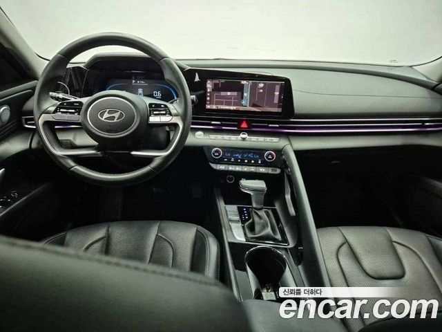 Hyundai Avante — interior