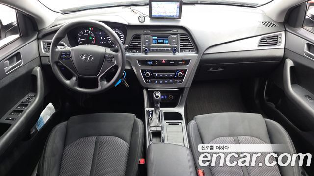 Hyundai Sonata — interior
