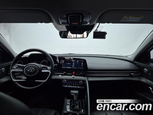 Hyundai Avante — interior