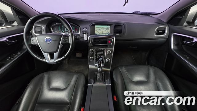 Volvo S60 — interior
