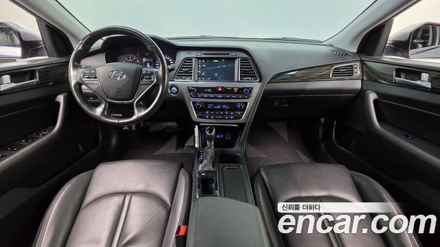 Hyundai Sonata — interior