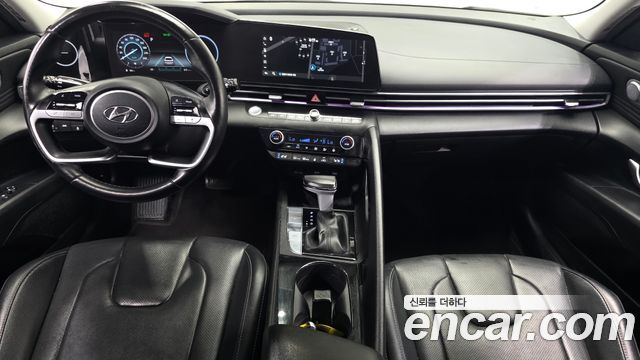 Hyundai Avante — interior