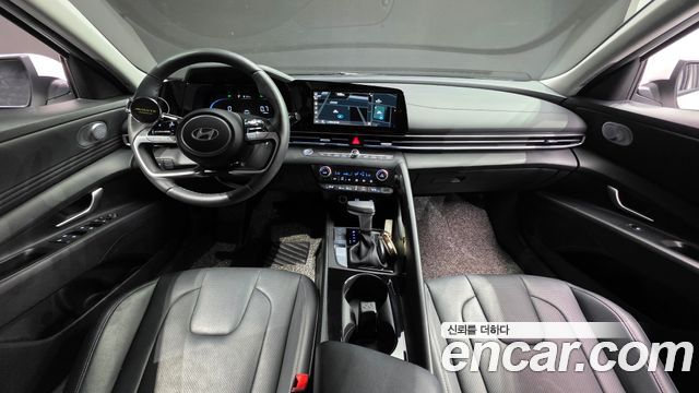 Hyundai Avante — interior
