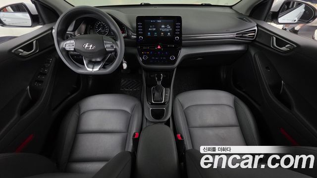 Hyundai Ioniq — interior
